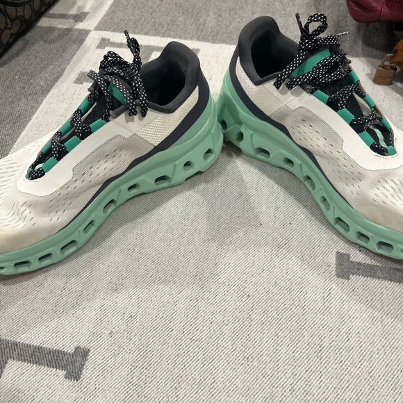 Sold Women’s On Cloudmonster - Picture 2 of 15